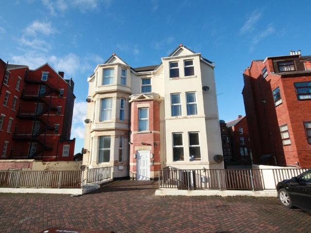 Knowsley Road, Southport, PR9 2 bed apartment to rent £700 pcm £162 pw