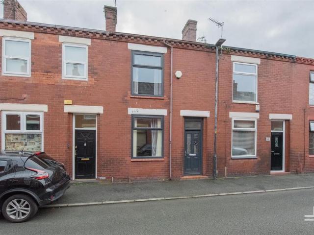 Knowsley Street, Leigh WN7 2 bed terraced house to rent £875 pcm £202 pw