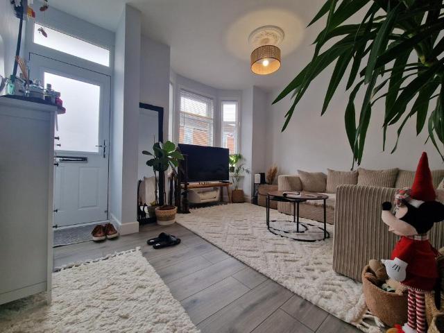 Knox Road, Hampshire PO2 2 bed terraced house to rent £1,295 pcm £299 pw