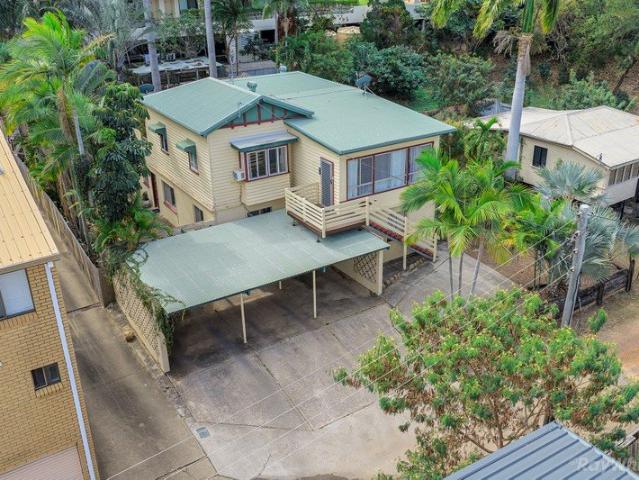 OPPORTUNITY KNOCKS. WILL YOU ANSWER. ? TRIPLEX UP FOR GRABS. MUST SELL!