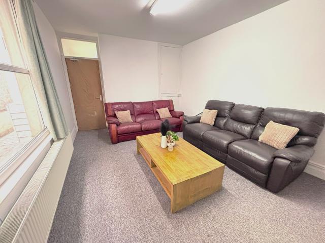Knoll Avenue, Uplands, Swansea, West Glamorgan SA2, 5 bed shared accommodation to rent, £475 pcm | PrimeLocation