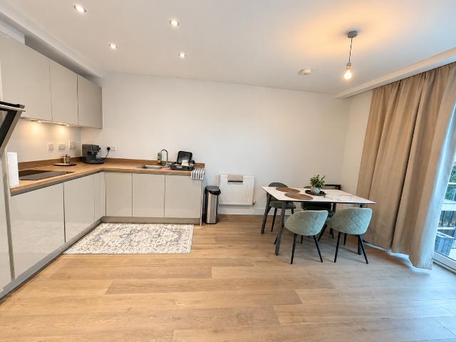 Knoll Rise, Orpington BR6, 1 bed flat to rent, £1,500 pcm | PrimeLocation