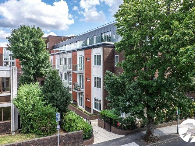 Knoll Rise, Orpington BR6, 2 bed flat to rent, £1,800 pcm | PrimeLocation