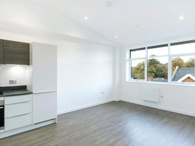 Knoll Road, Camberley, GU15 1 bed flat to rent £1,025 pcm £237 pw