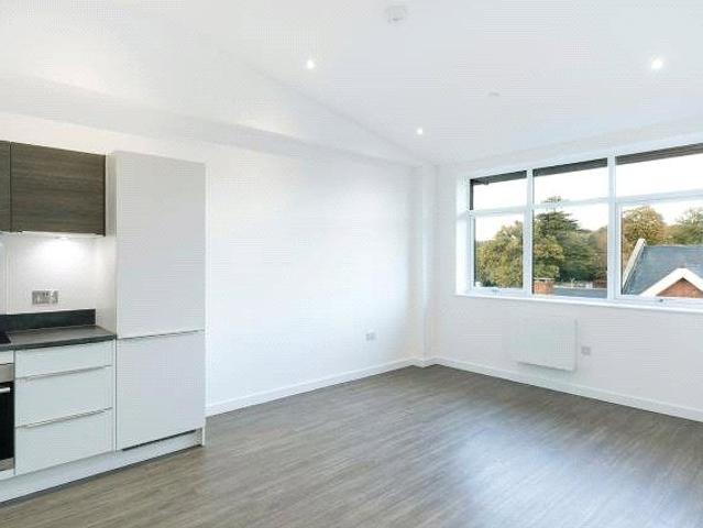 Knoll Road, Camberley GU15, 1 bed flat to rent, £1,025 pcm | PrimeLocation