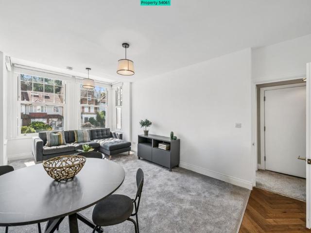 Knollys Road, London, SW16 3 bed flat to rent £2,500 pcm £577 pw