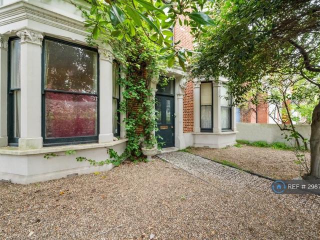 Knatchbull Road, London, SE5 1 bed in a house share to rent £1,175 pcm £271 pw