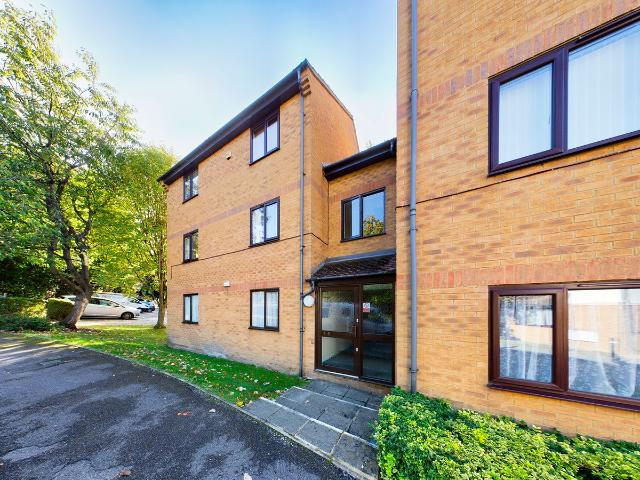 Knaves Hollow, Wooburn Moor, High Wycombe HP10, 1 bed flat to rent, £1,100 pcm | PrimeLocation