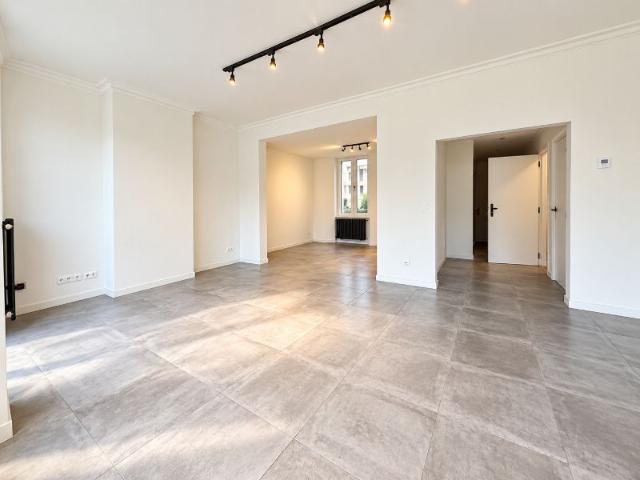 KNAP MET LICHT OVERLADEN INSTAPKLAAR GERENOVEERD APPARTEMENT