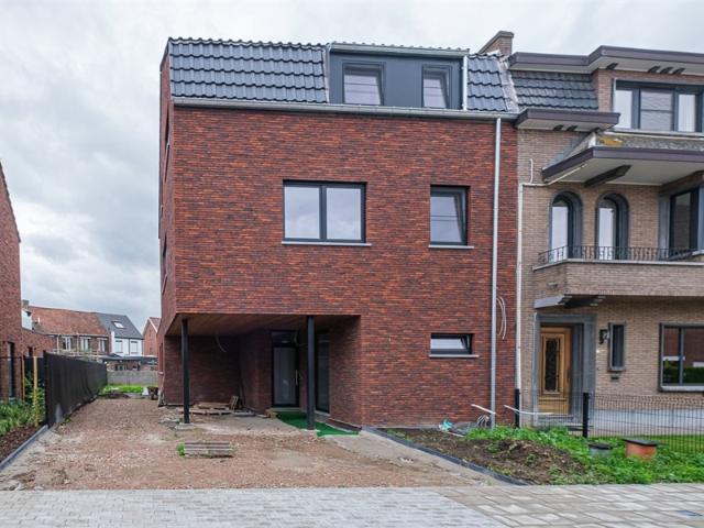 KNAP NIEUWBOUW APPARTEMENT MET 2 SLKS EN RUIM TERRAS MET STADSTUIN OP EEN TOPLOCATIE IN SINT TRUIDEN