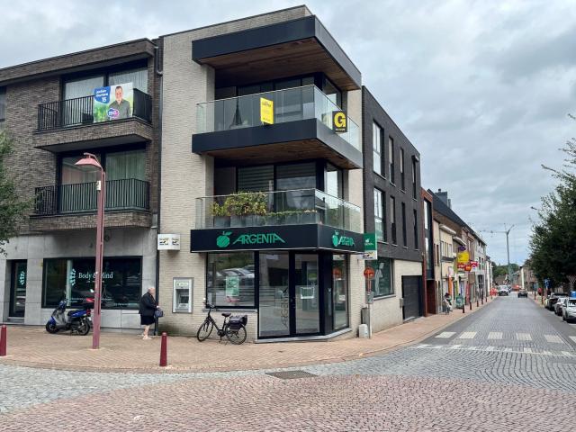 Knap en zeer degelijk afgewerkt twee slaapkamer appartement met terras in hartje Hoeselt