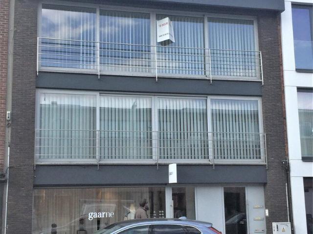 KNAP GROOT MODERN APPARTEMENT MET VEEL RAMEN