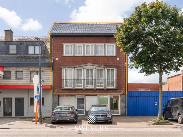 Knap triplex appartement met drie slaapkamers én terras op vlot bereikbare locatie in hartje Heusden