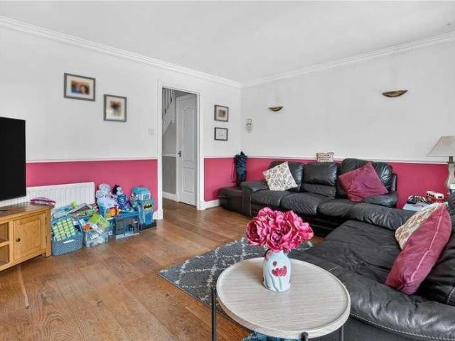 Knaphill, Woking, GU21