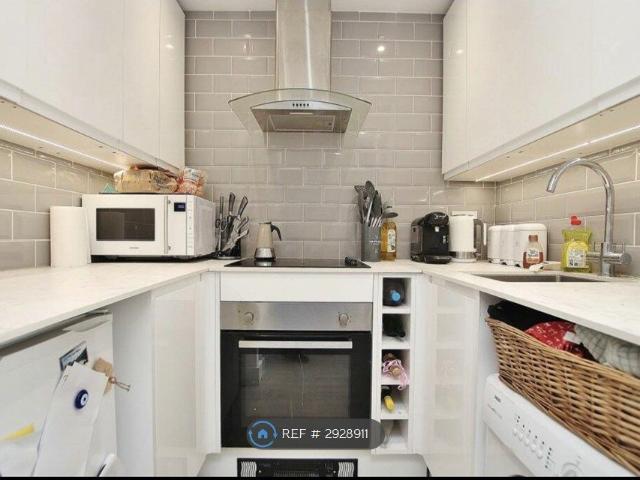 Knaphill, Woking GU21, 1 bed flat to rent, £1,200 pcm | PrimeLocation