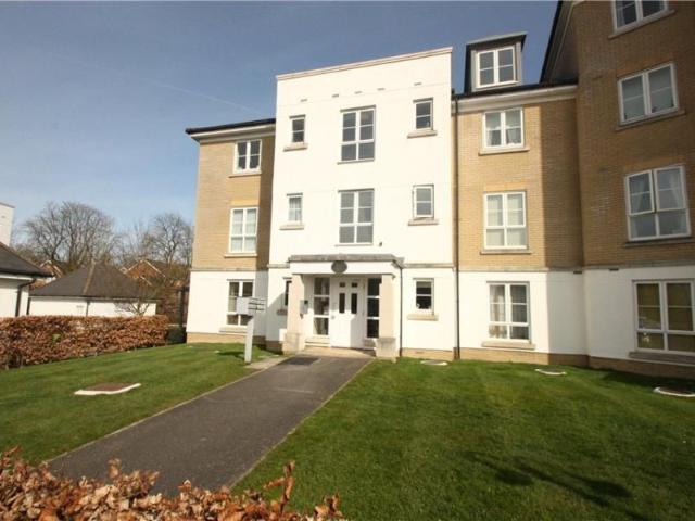 Knaphill, Woking, Surrey GU21, 2 bed flat to rent, £1,450 pcm | PrimeLocation