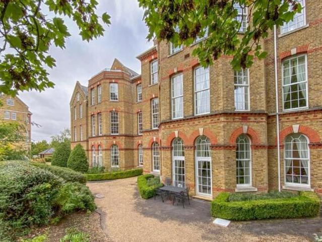 Knaphill, Woking, Surrey GU21, 2 bed flat to rent, £1,700 pcm | PrimeLocation