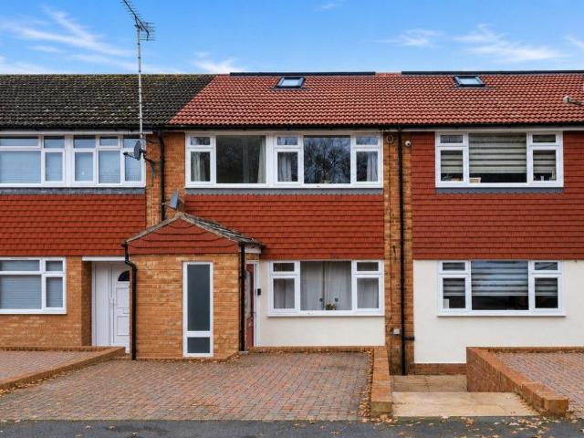 Knaphill, Woking, Surrey GU21, 4 bed terraced house to rent, £2,000 pcm | PrimeLocation