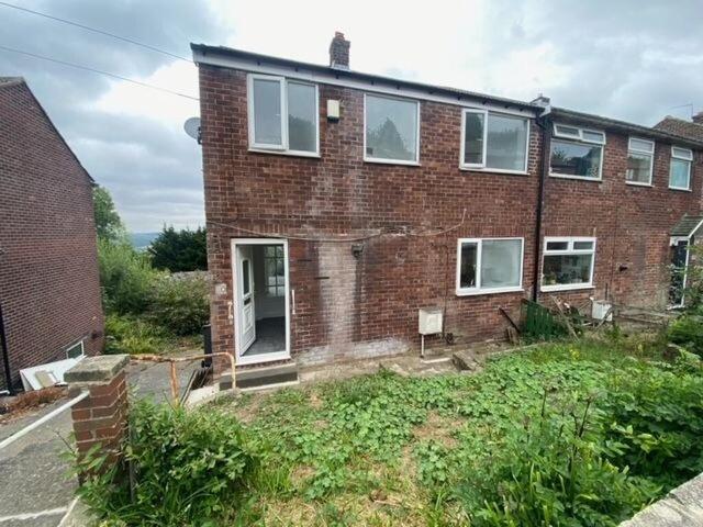 Knarseborough Drive, Huddersfield HD2 3 bed semi detached house to rent £1,200 pcm £277 pw