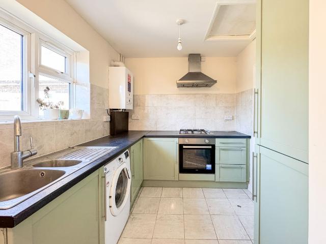 Knebworth Path, Borehamwood WD6, 1 bed bungalow to rent, £1,700 pcm | PrimeLocation