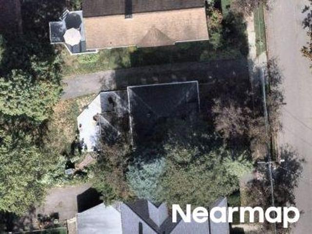 Kneeland Ave