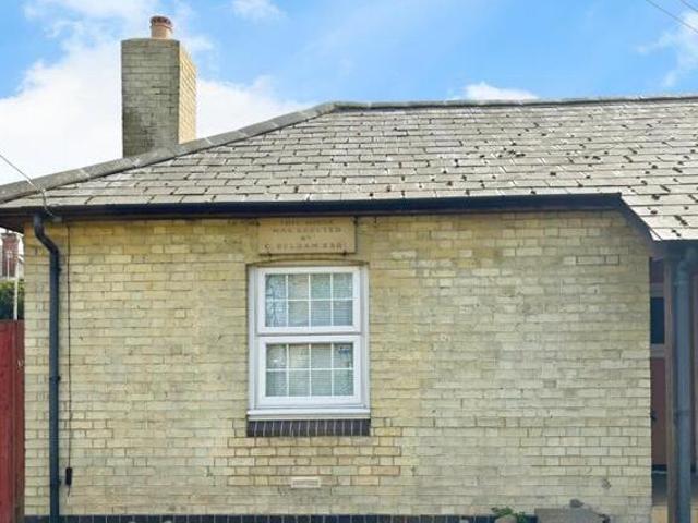 Kneesworth Street, Royston, Studio Flat For
