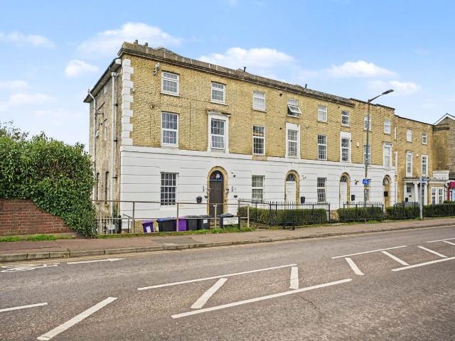 Kneesworth Street, Royston SG8, 2 bed flat to rent, £1,200 pcm | PrimeLocation
