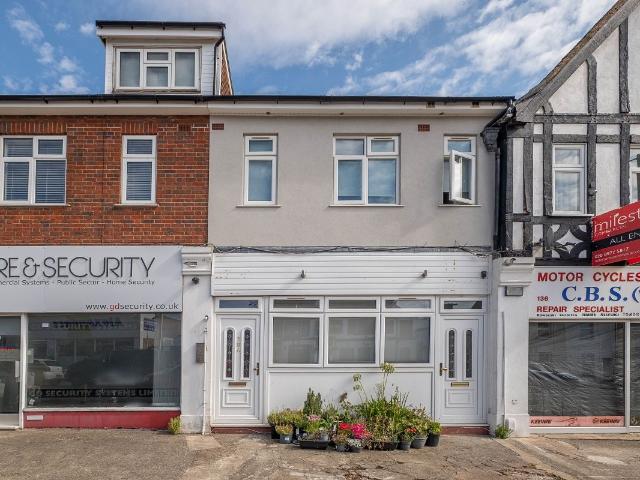 Kneller Road, Whitton TW2, Studio to rent, £1,350 pcm | PrimeLocation