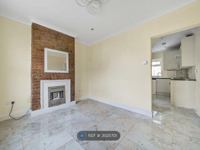 Kneller Road, Twickenham TW2, 2 bed terraced house to rent, £1,999 pcm | PrimeLocation