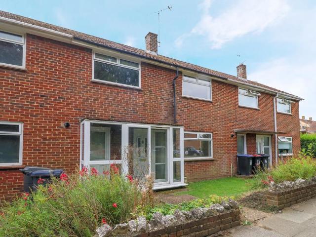 Knight Avenue, Canterbury 3 bed semi detached house to rent £1,500 pcm £346 pw