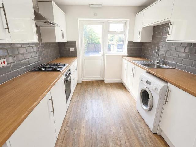 Knight Avenue, Coventry CV1 5 bed terraced house to rent £2,375 pcm £548 pw