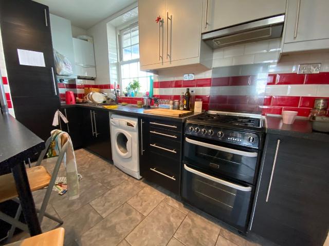 Knightland Road, London E5, 2 bed flat to rent, £2,100 pcm | PrimeLocation