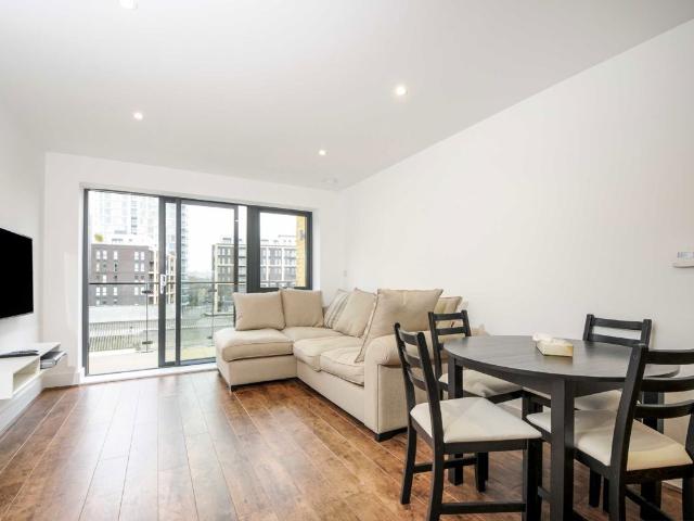 Knightley Walk, Wandsworth SW18, 2 bed flat to rent, £2,600 pcm | PrimeLocation