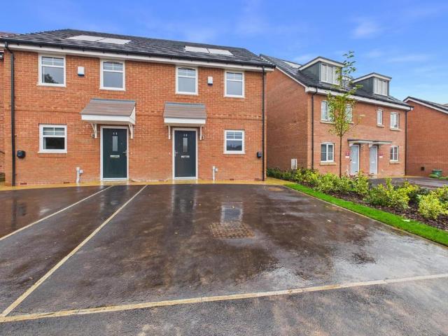 Knighton Grove, Coventry, CV7 8XT 2 bed house to rent £1,325 pcm £306 pw