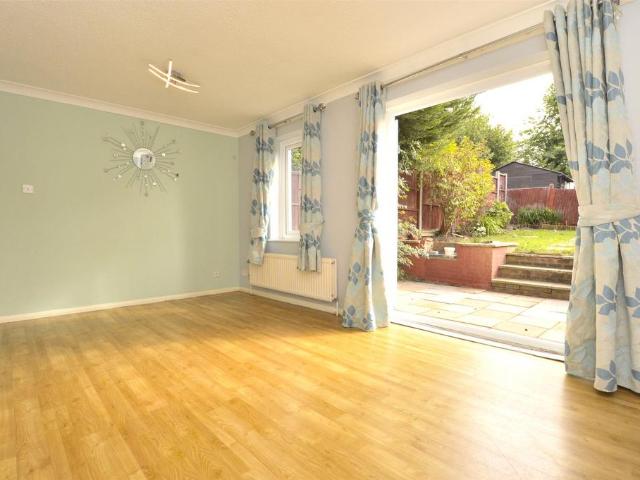 Knighton Road, Surrey RH1 3 bed semi detached house to rent £2,000 pcm £462 pw