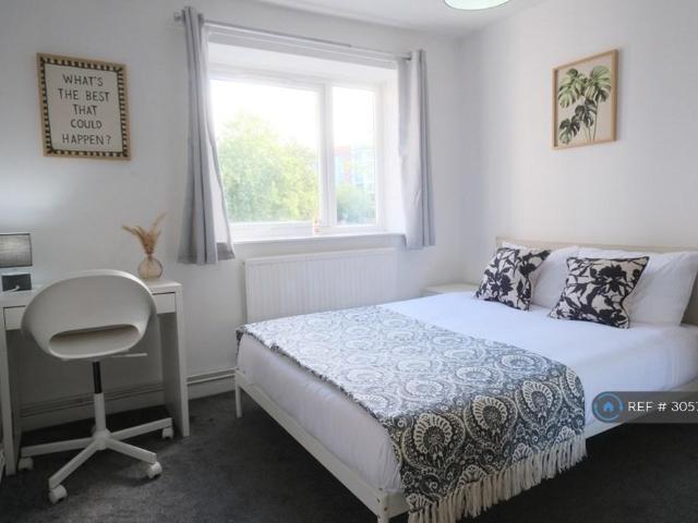 Knights Court, Salford, M5 4 bed flat to rent £2,400 pcm £554 pw