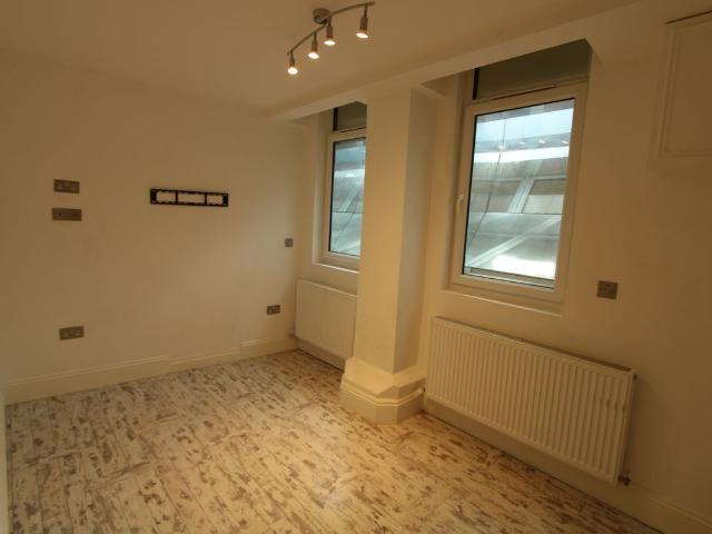 Knights Hill, London SE27, 3 bed flat to rent, £2,290 pcm | PrimeLocation