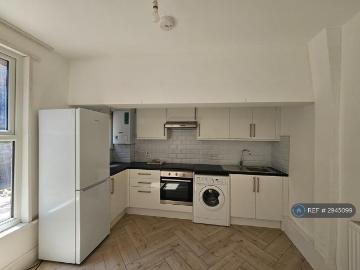 Knights Hill, London, SE27 1 bed flat to rent £1,750 pcm £404 pw