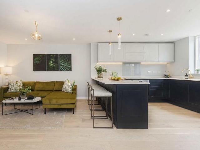 Knights Hill, London SE27 4 bed house to rent £3,500 pcm £808 pw