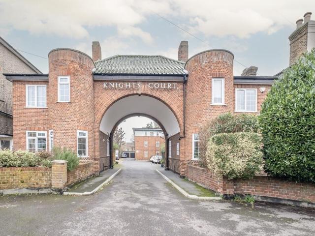 Knights Park Kingston Upon Thames KT1 2 bed apartment to rent £1,825 pcm £421 pw