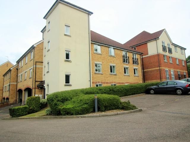 Knights Place, Redhill RH1, 2 bed flat to rent, £1,550 pcm | PrimeLocation