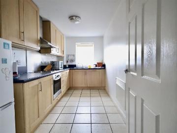 Knightsbridge Court, Gosforth, Newcastle Upon Tyne NE3, 2 bed flat to rent, £900 pcm | PrimeLocation