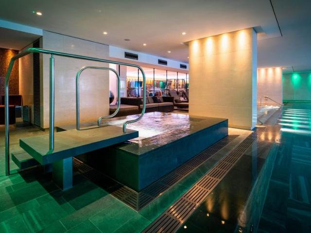 Knightsbridge, London SW7 3 bed flat to rent £18,417 pcm £4,250 pw