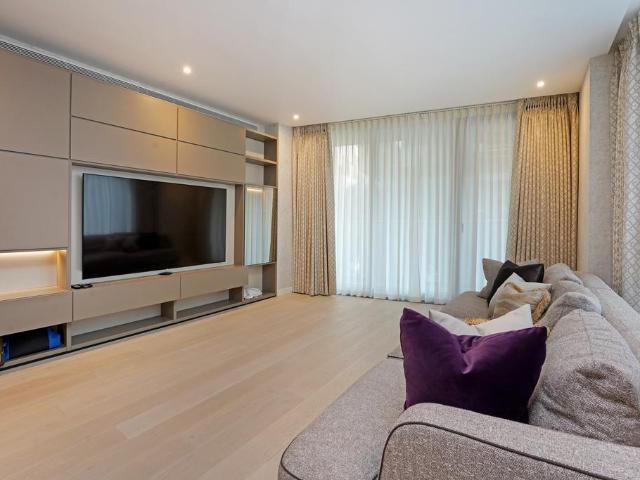 Knightsbridge, London SW7 1 bed apartment to rent £10,833 pcm £2,500 pw
