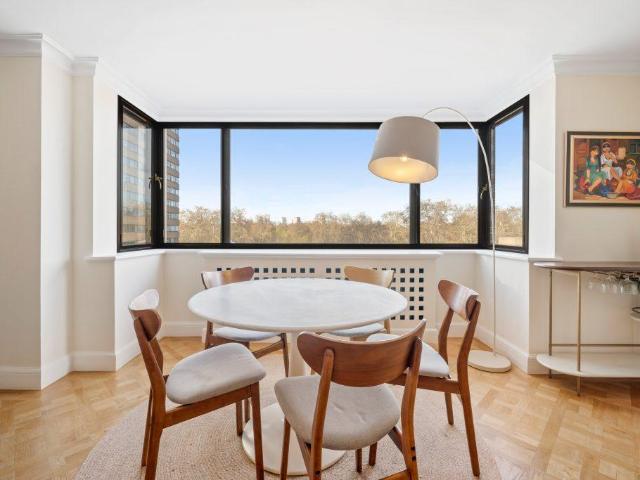 Knightsbridge, London SW7 2 bed apartment to rent £8,000 pcm £1,846 pw