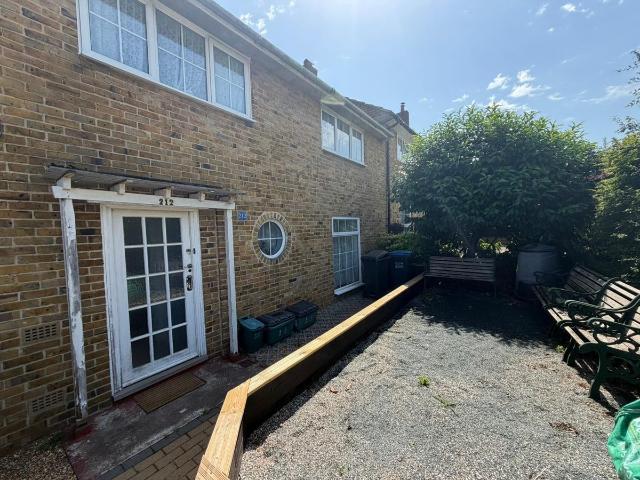 Knightsfield, Welwyn Garden City AL8, 3 bed property to rent, £1,800 pcm | PrimeLocation