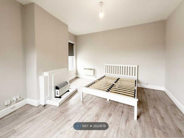 Knutsford Road, Warrington WA4, 1 bed flat to rent, £715 pcm | PrimeLocation
