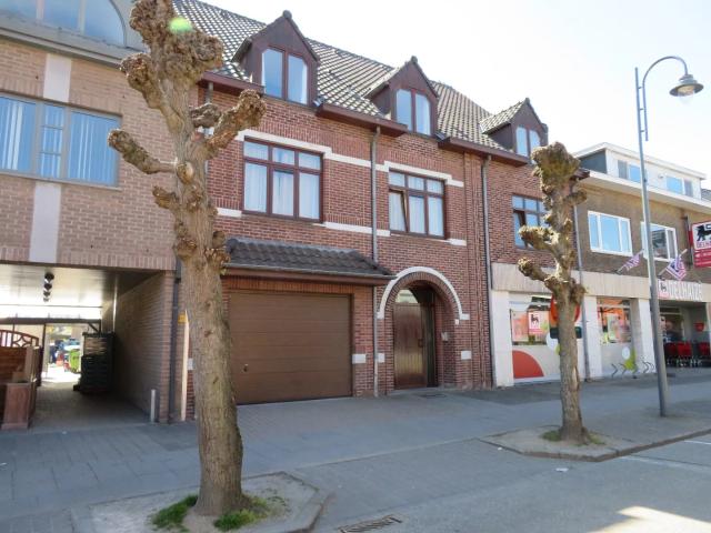 Knus appartement in dorpskern van Neeroeteren met autostandplaats!