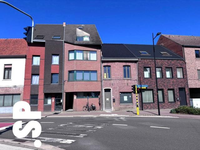 Knus duplex appartement met ruim terras nabij het centrum va