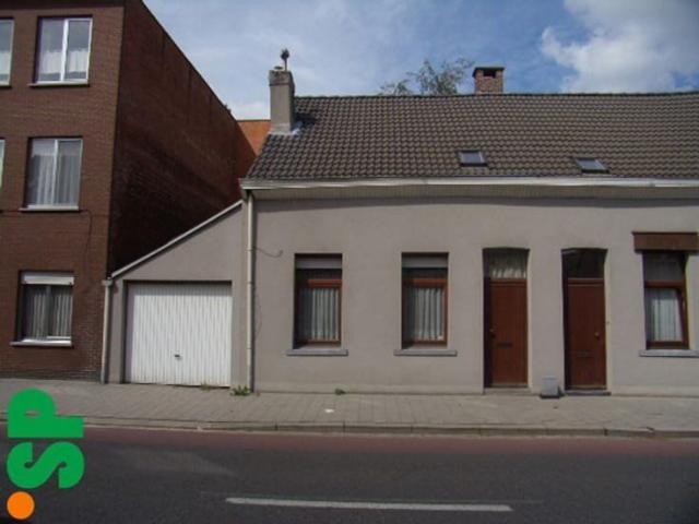 Knusse woning met 3 slaapkamers en koer nabij het centrum va
